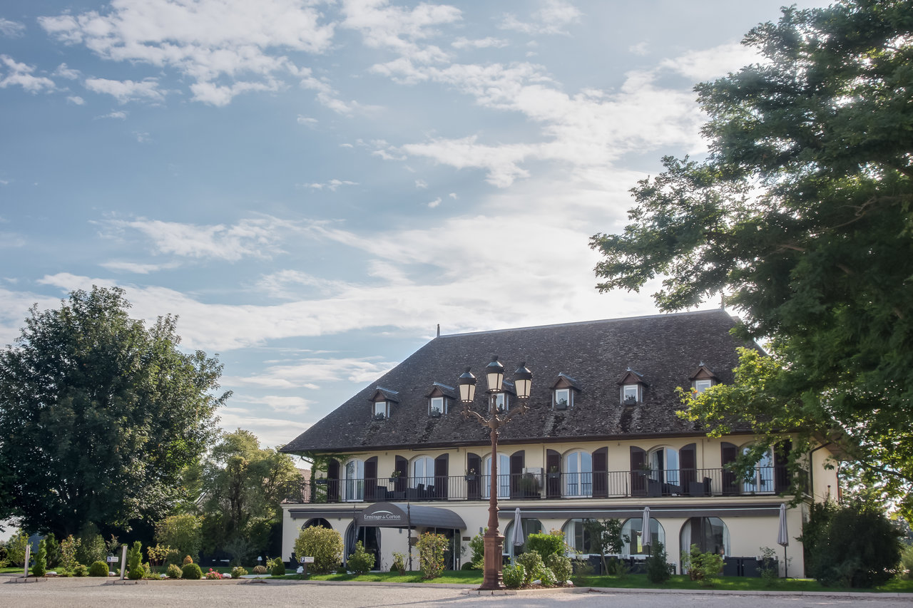 ermitage-de-corton-2044-ext-3?ChateauxetHotelsCollection